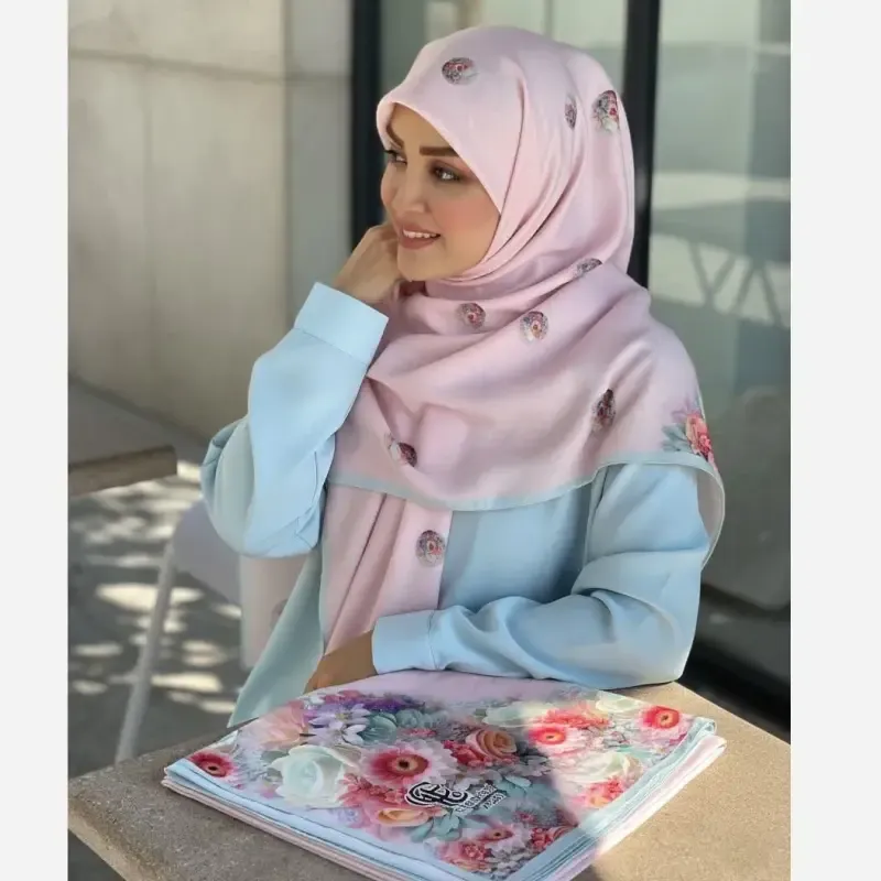 روسری نخ کاستوم طرح تبسم قواره بزرگ 140x140 سیتو صورتی آبی - تصویر 2