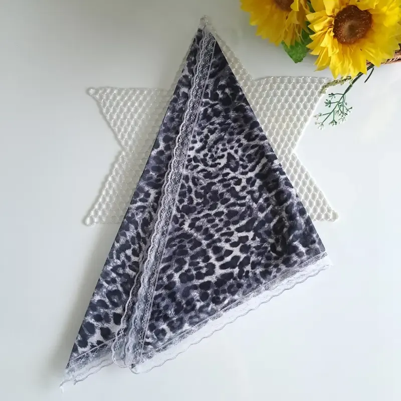 مینی اسکارف سه گوش نخی مشکی و قهوه ای طرح رز و پلنگی ابعاد مختلف زنانه و دخترانه - تصویر 8