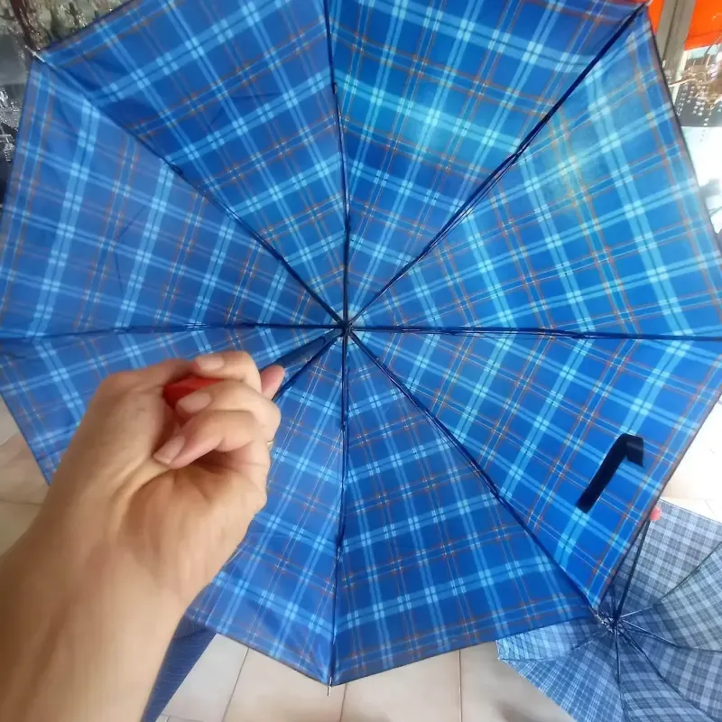 چتر چهار خانه تاشو ضد باد سبک و کمجا پارچه ضد آب مناسب باران و آفتاب زنانه و مردانه - تصویر 4