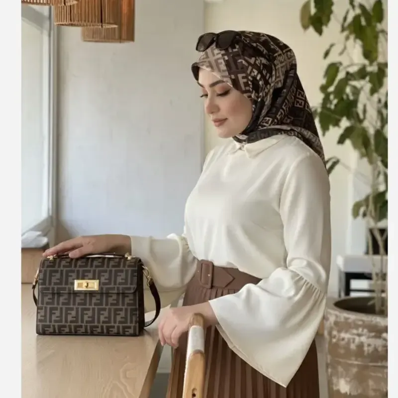 روسری نخ کاستوم قواره 140 طرح فندی رنگ کرم مشکی قهوه ای - تصویر 5