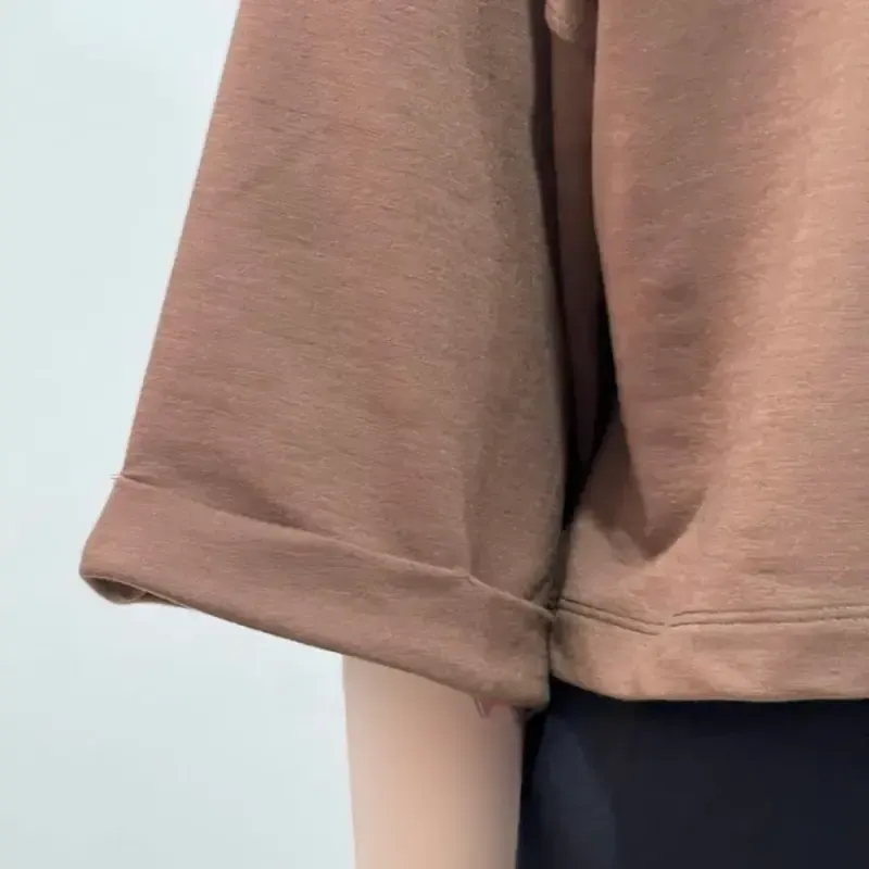 تیشرت کراپ باکسی چاپدار کلاه دار جنس گلکسی - تصویر 2