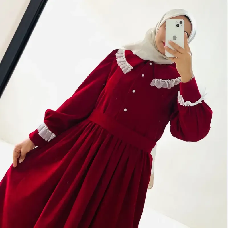 پیراهن مخمل کبریتی قرمز سایز 40 قد 138 مناسب مهمانی و عید با خرج کار تور و مروارید دکمهخور - تصویر 2