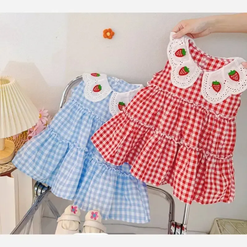 پیراهن دخترانه وارداتی طرح توت فرنگی گلدوزی شده مناسب 0 تا 3 سال - تصویر 3
