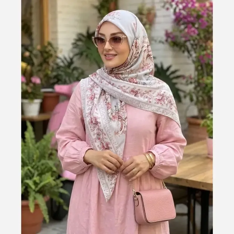 روسری زنانه نخی کاستوم طرح حنا ابعاد 140 در 140 رنگ سیلور طوسی دور دوز - تصویر 12