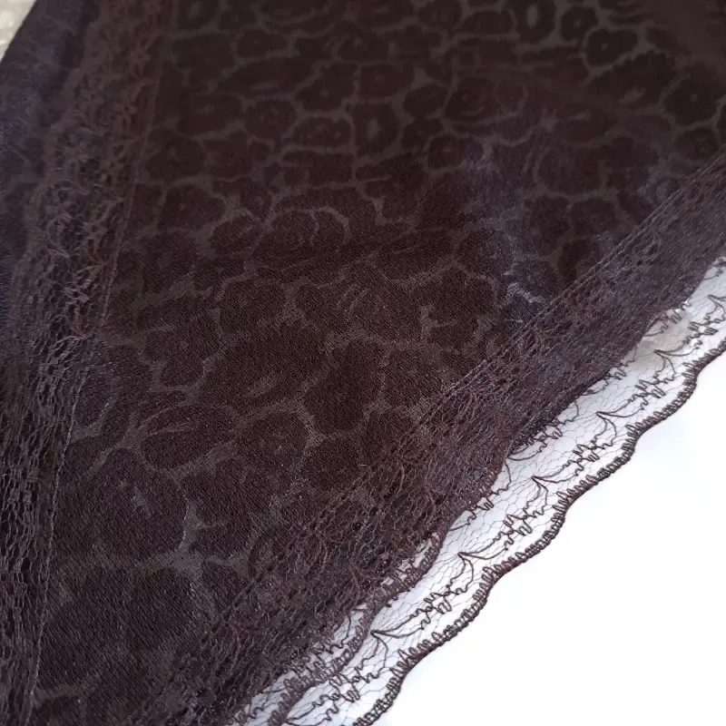 مینی اسکارف سه گوش نخی مشکی و قهوه ای طرح رز و پلنگی ابعاد مختلف زنانه و دخترانه - تصویر 3
