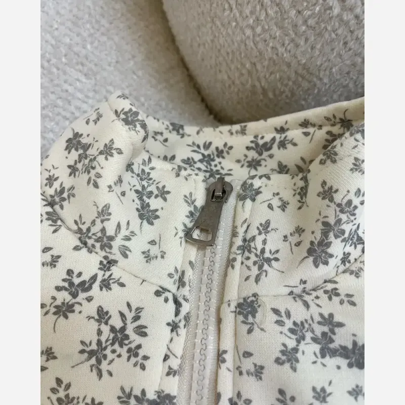 ست سویشرت و شلوار دخترانه دورس وارداتی مناسب 1.5 تا 6 سال - تصویر 12