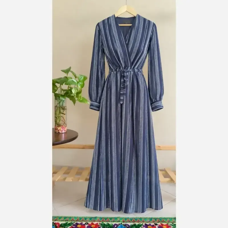 پیراهن حریر راه راه زنانه آستر دار سرمه ای سفید فری سایز - تصویر 4