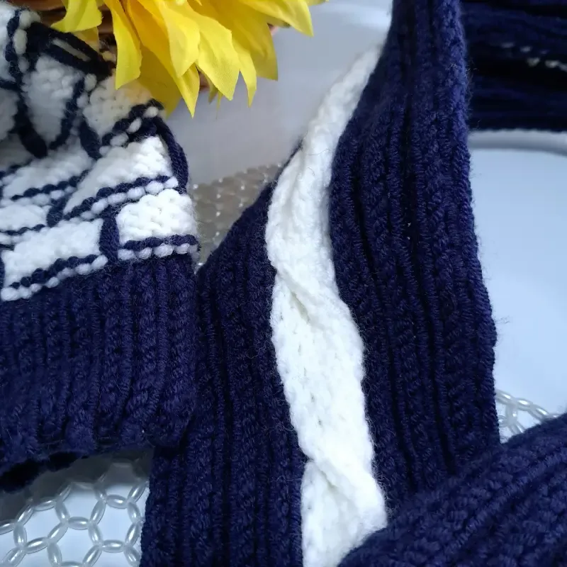 شال و کلاه بچگانه دست بافت کاموا ترک رنگ طوسی - تصویر 3