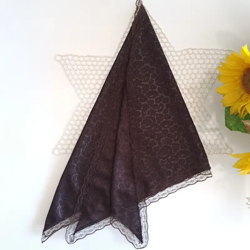 مینی اسکارف سه گوش نخی مشکی و قهوه ای طرح رز و پلنگی ابعاد مختلف زنانه و دخترانه - تصویر 2