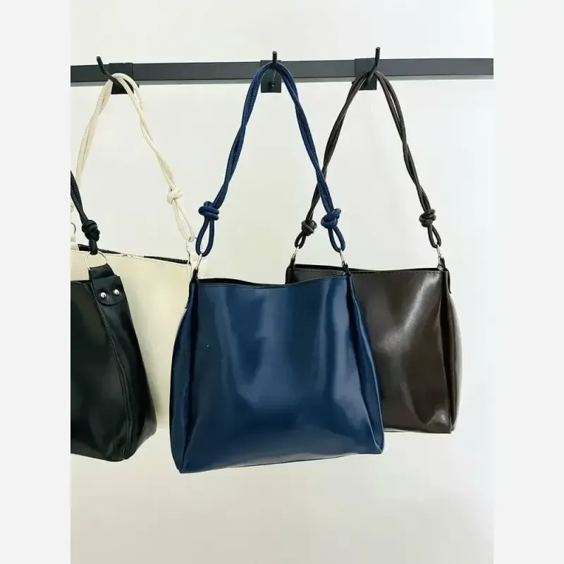 کیف زنانه فایرو بند پیچ به همراه کیف آرایش جنس وارداتی سایز 27 تا 32 رنگ بندی متنوع - تصویر 3