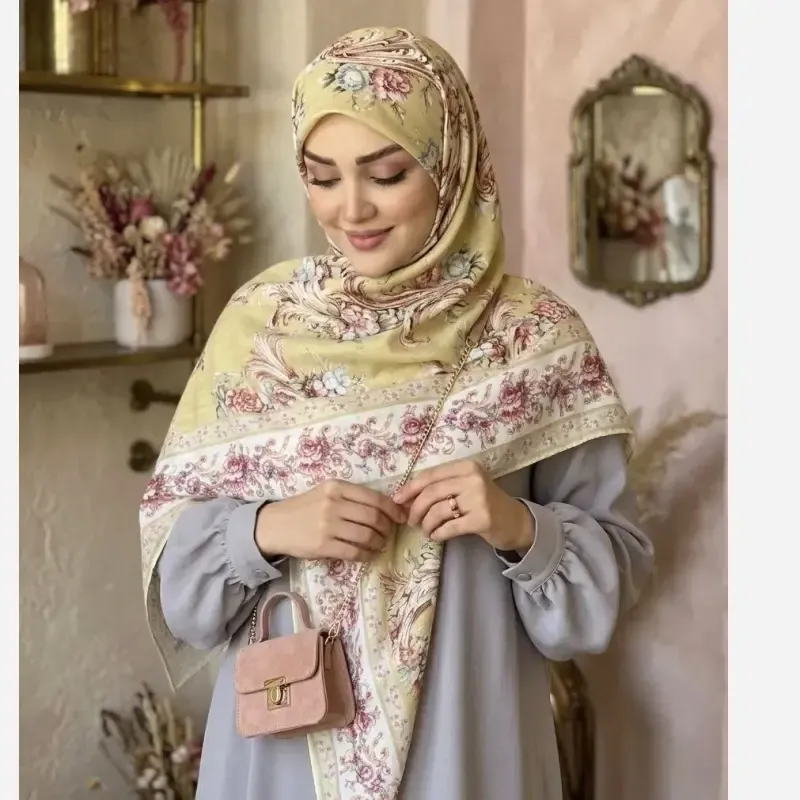 روسری زنانه نخی کاستوم طرح حنا ابعاد 140 در 140 رنگ سیلور طوسی دور دوز - تصویر 5