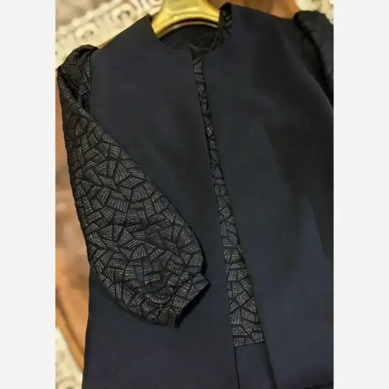ست سه تکه کت و شلوار و تاپ زنانه طرح ستین پارچه مازراتی رنگ مشکی - تصویر 5