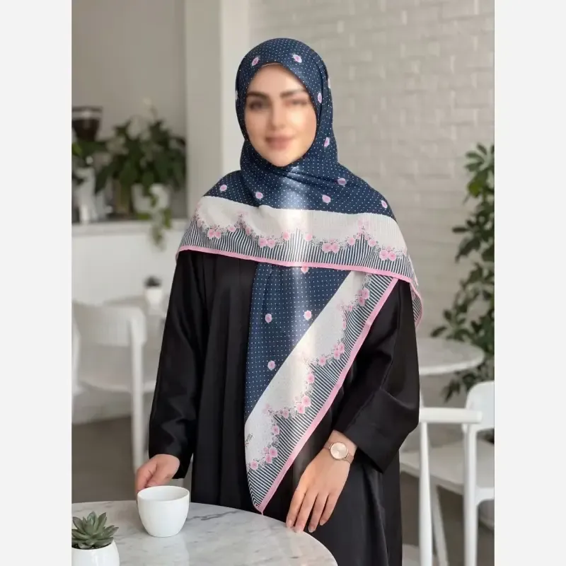 روسری سوپر نخ قواره 140 طرح گلدار رنگ مشکی و سرمهای - تصویر 4