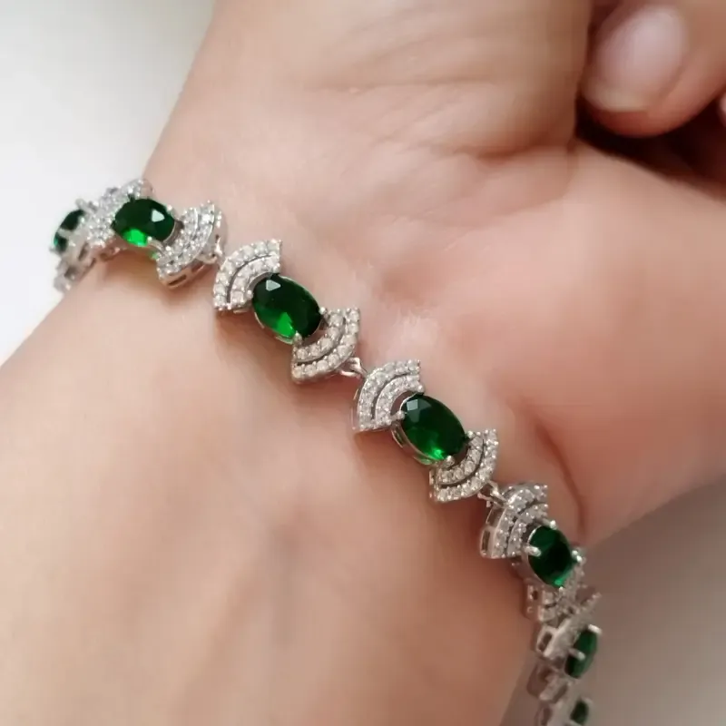 دستبند نقره زنانه عیار 925 با نگین زمرد سنتاتیک و روکش طلا سفید - تصویر 4