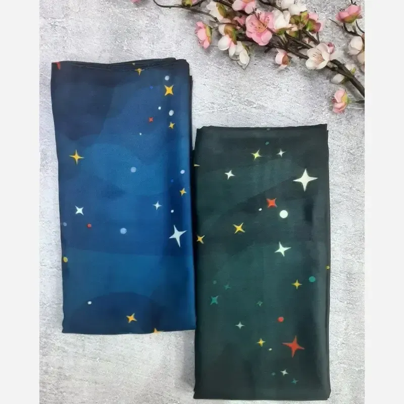 روسری نخی کاستوم طرح ستاره شب سرمه ای قواره بزرگ 140*140 دور دوخت - تصویر 18