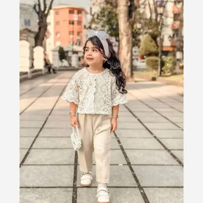 کت و شلوار دخترانه طرح گیپور جنس صوفیا نخ مناسب 1 تا 9 سال - تصویر 3