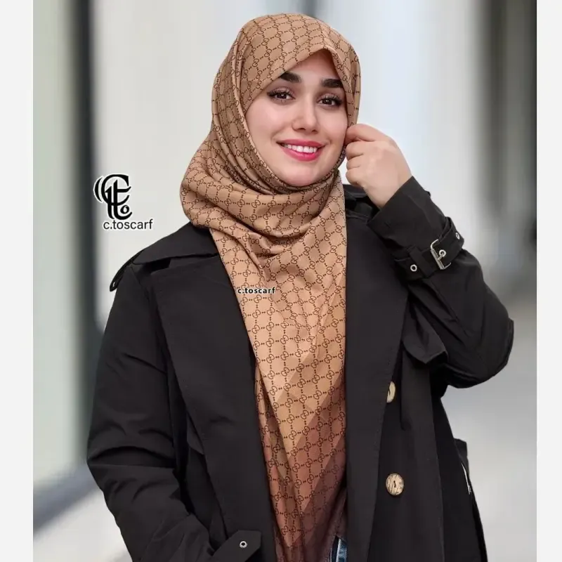 روسری نخ کاستوم طرح گوچی حاشیه قهوه ای زمینه نسکافه ای سایز بزرگ - تصویر 2