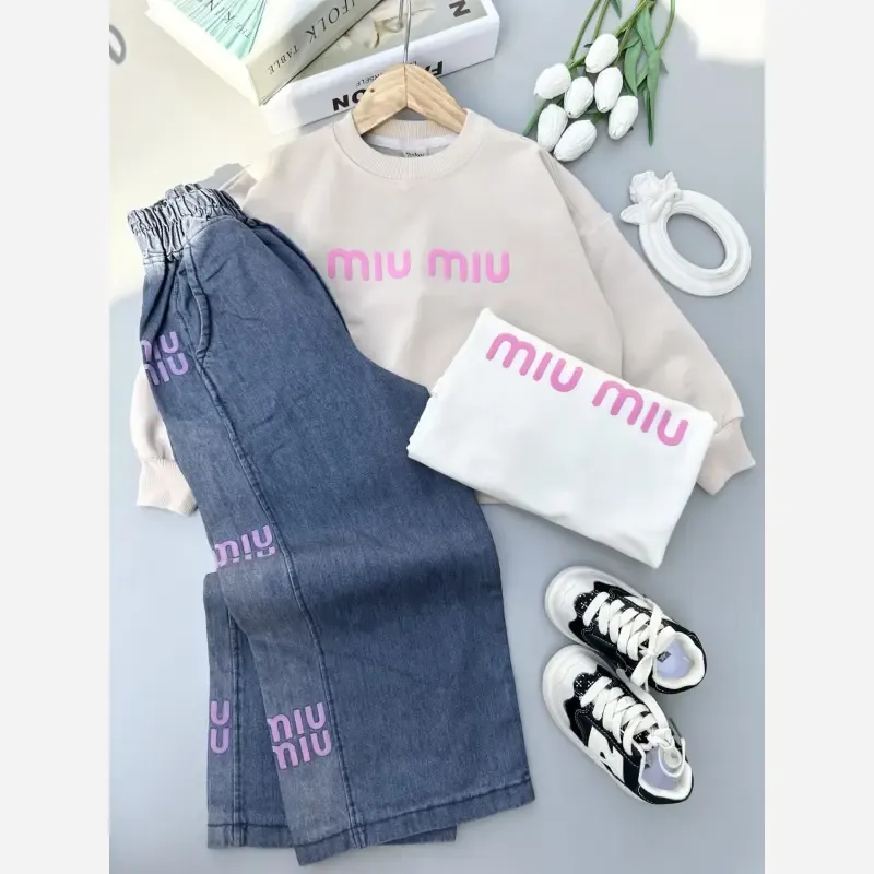 ست بلوز و شلوار لی دخترانه بچگانه طرح Miu Miu پاییزه دورس لاکرا سایز 45 تا 70 - تصویر 8