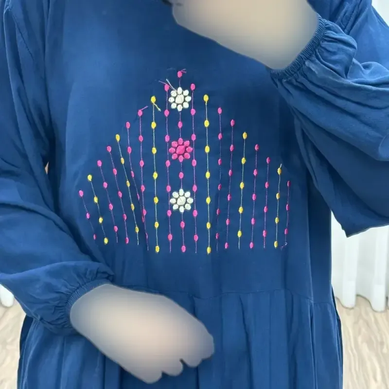 پیراهن ساحلی نخی گلدوزی شده زنانه و دخترانه فری سایز تا 46 با کمربند - تصویر 2