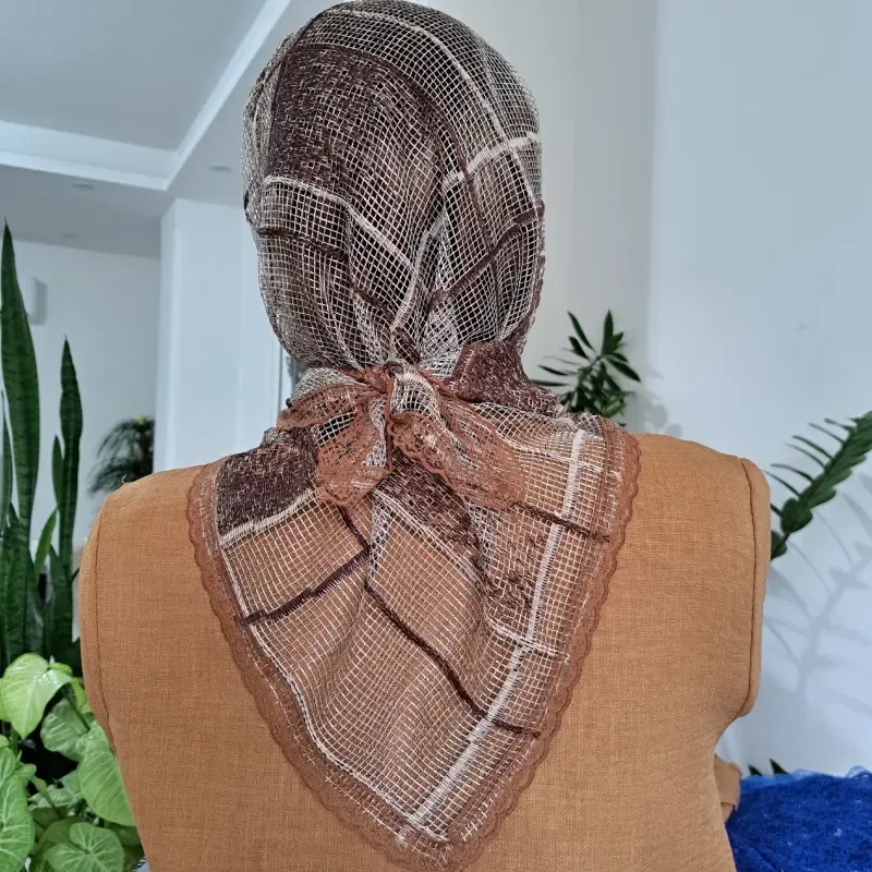 مینی اسکارف سه گوش گیپور کرم قهوه ای ابعاد 70 در 70 سانتی متر - تصویر 2