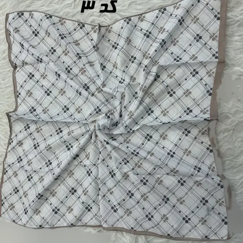 مینی اسکارف نخی نسکافه ای طرح دار قواره 65 در 65 سانتی متر - تصویر 4
