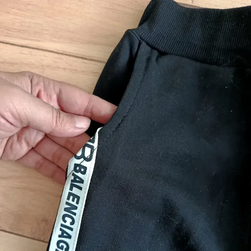 بلوز شلوار دورس بچگانه Balenciaga گلدوزی شده رنگ سبز بنتون نسکافه ای مشکی سایز 40 45 50 - تصویر 7