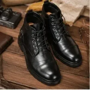 نیم بوت مردانه اسپرت سگک دار چرم صنعتی مشکی رنگ - تصویر 2