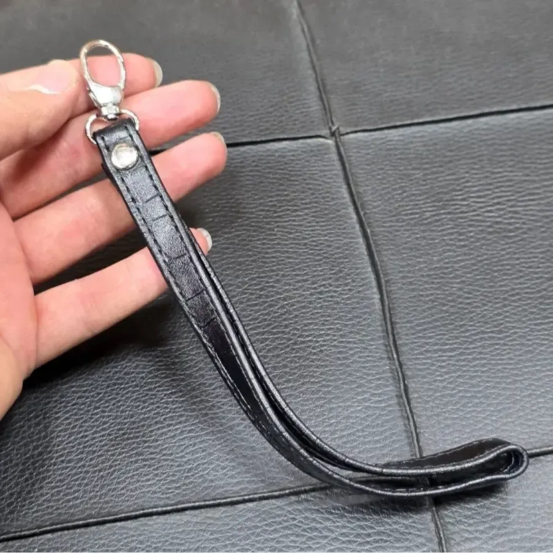 کیف دستی و دوشی چرم طبیعی ظفر دارای بند مچی و بند بلند قابل تنظیم - تصویر 9