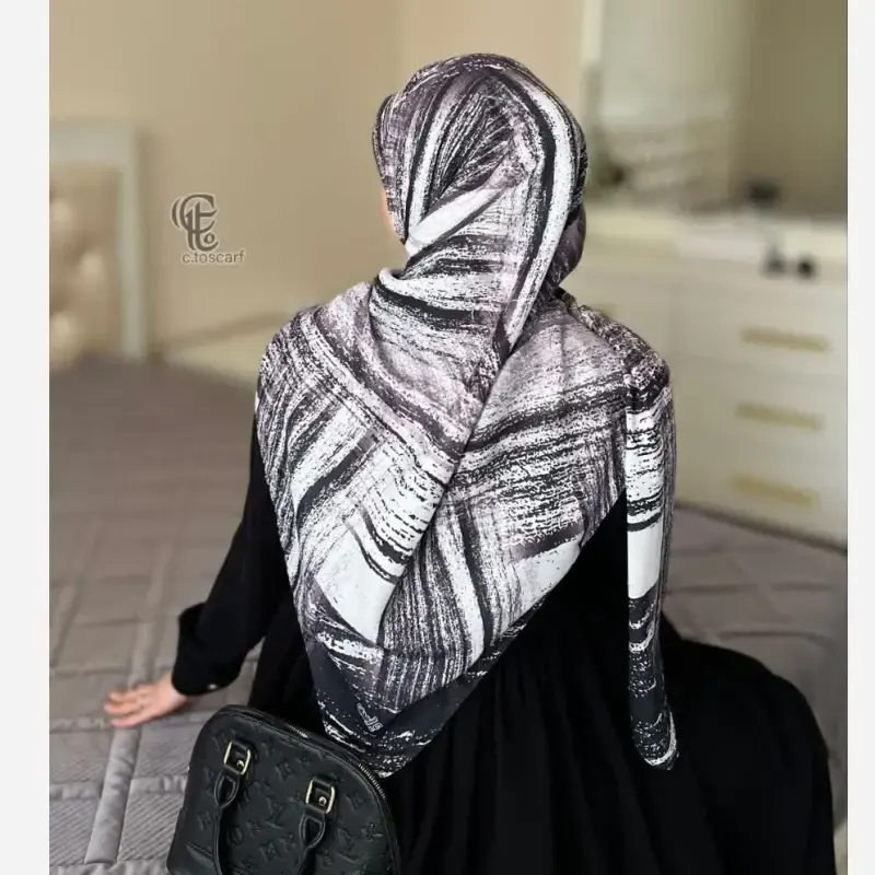 روسری نخی طرح سونیا آبرنگی ابعاد 140 در 140 - تصویر 2