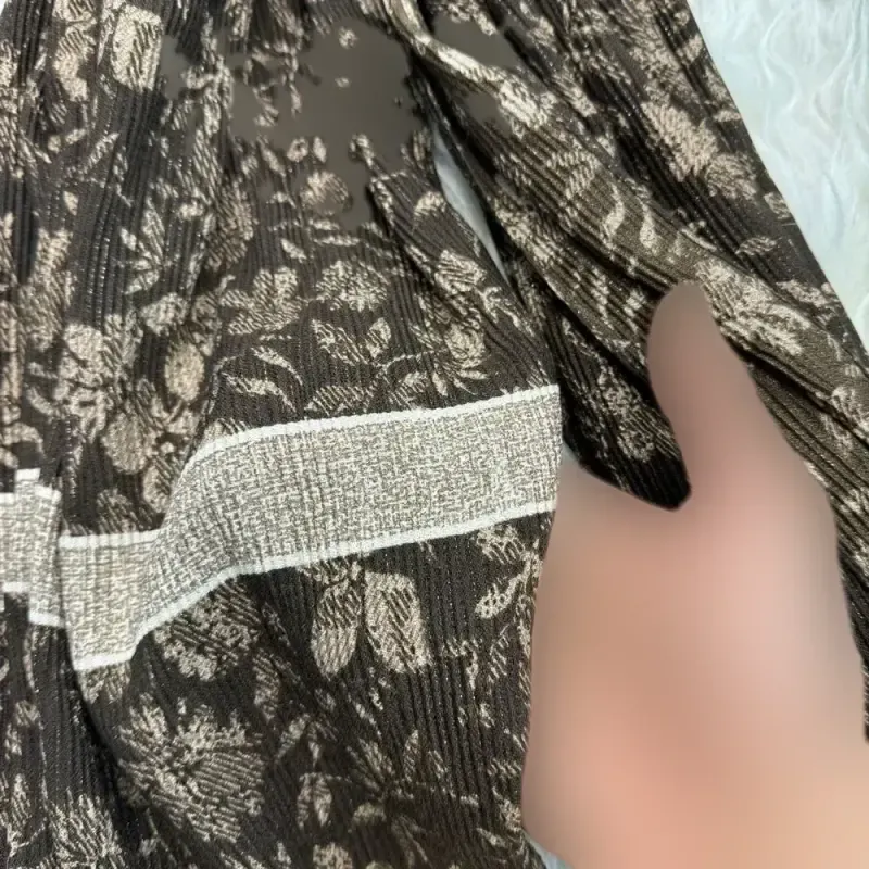 شال نخی برشکا لمه قهوه ای طرح دار - تصویر 4