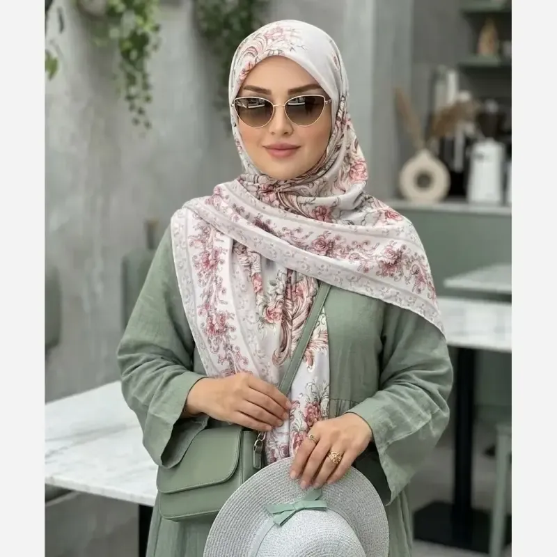 روسری زنانه نخی کاستوم طرح حنا ابعاد 140 در 140 رنگ سیلور طوسی دور دوز - تصویر 11