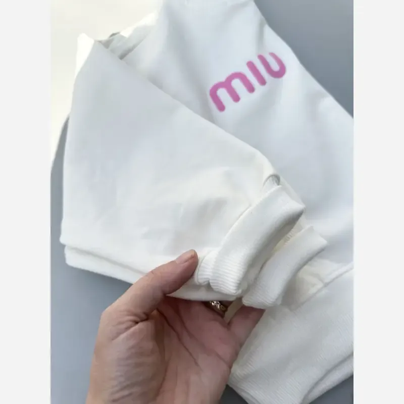ست بلوز و شلوار لی دخترانه بچگانه طرح Miu Miu پاییزه دورس لاکرا سایز 45 تا 70 - تصویر 7