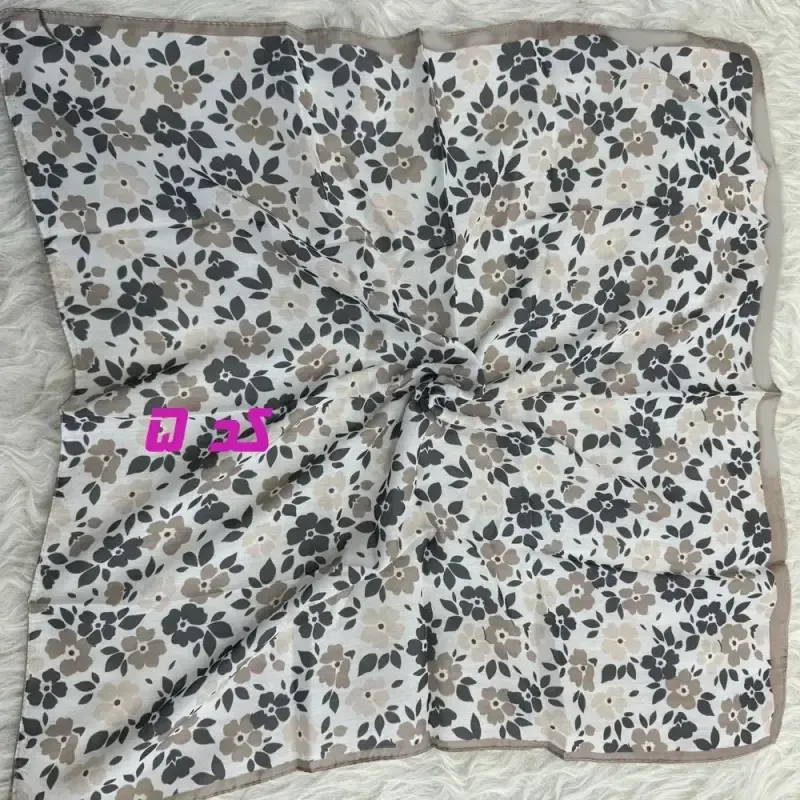 مینی اسکارف نخی نسکافه ای طرح دار قواره 65 در 65 سانتی متر - تصویر 2