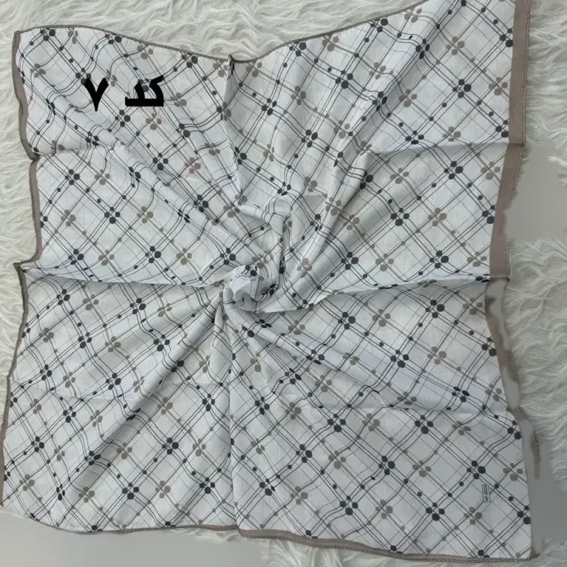 مینی اسکارف نخی نسکافه ای طرح دار قواره 65 در 65 سانتی متر - تصویر 12