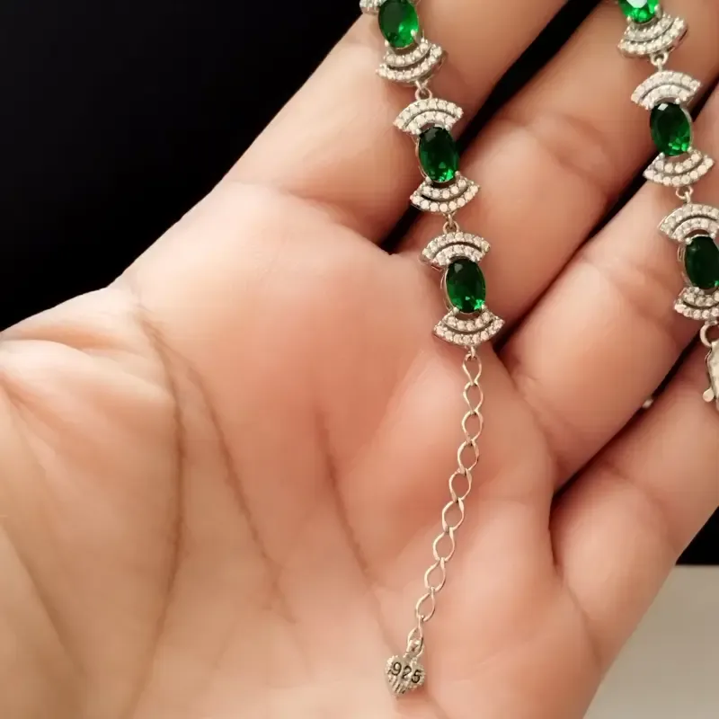 دستبند نقره زنانه عیار 925 با نگین زمرد سنتاتیک و روکش طلا سفید - تصویر 6
