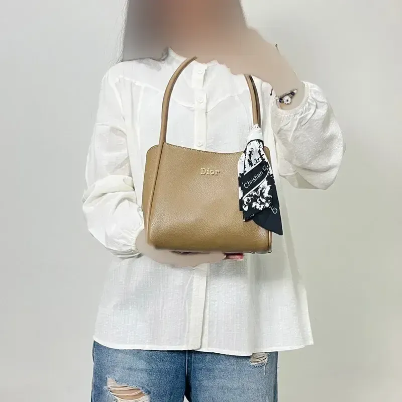 کیف چرم زنانه طرح دیور دستی و دوشی - تصویر 3