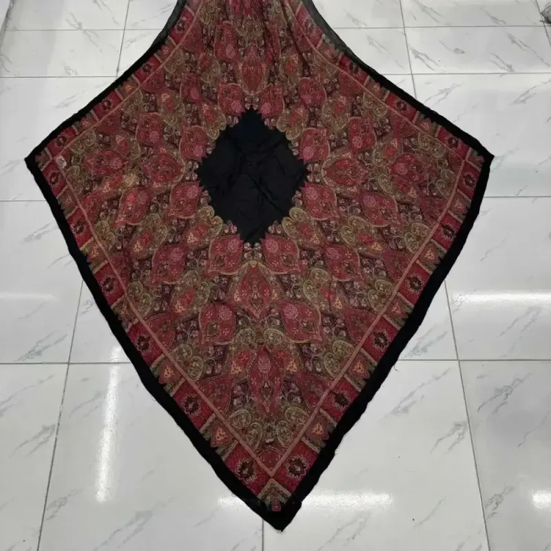 روسری پشمی ایتالیایی برند Pavlovo Posad تولید روسیه قواره 138 در 138 سانتی متر - تصویر 2