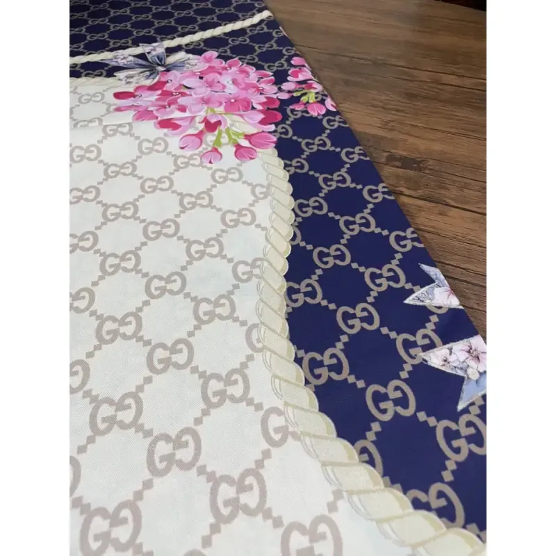 روسری ساتن ابریشم طرح گوچی قواره 140 - تصویر 3