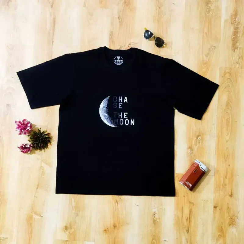 تیشرت نخ پنبه مردانه و زنانه فانتزی CHASE THE MOON رنگ مشکی و صورتی - تصویر 3
