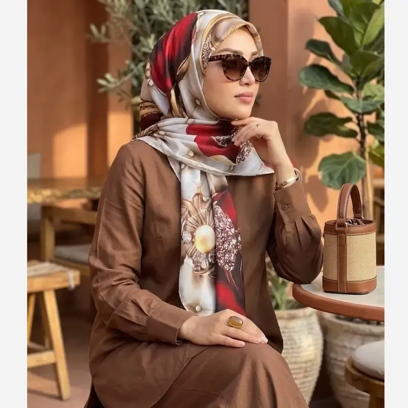 روسری نخی کاستوم طرح شقایق ابعاد 140x140 چرخ دوز - تصویر 10