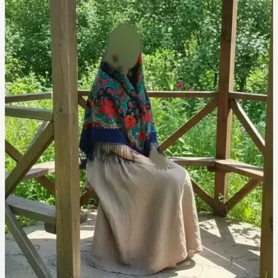 روسری ترکمنی اصل پشمی آبی گل قرمز قواره 138 برند پاولوف پوساد روسیه