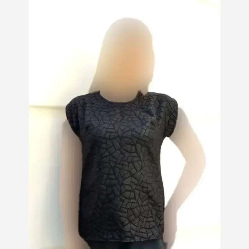 ست سه تکه کت و شلوار و تاپ زنانه طرح ستین پارچه مازراتی رنگ مشکی - تصویر 6