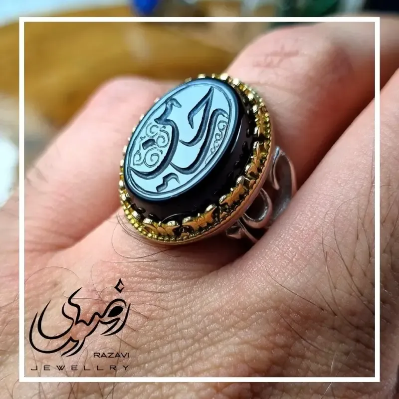 انگشتر مردانه نقره روس عقیق مشکی حکاکی حسین ع - تصویر 2