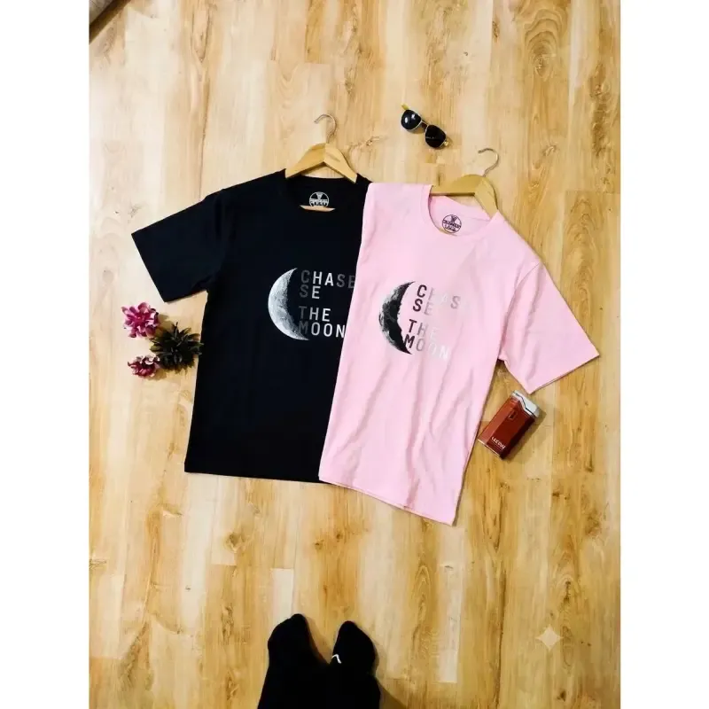 تیشرت نخ پنبه مردانه و زنانه فانتزی CHASE THE MOON رنگ مشکی و صورتی - تصویر 4