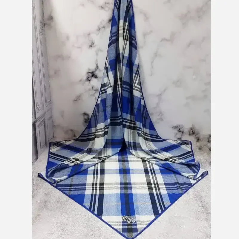 روسری نخی کاستوم طرح مونا چهارخونه قواره بزرگ 140 سانتیمتر دور چرخ دوز - تصویر 13