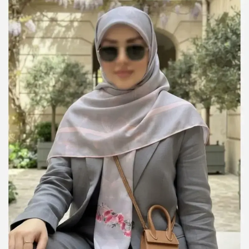 روسری نخ کاستوم مجلسی طرح مشکات پروانه گل رز قواره بزرگ 140 سانتیمتر - تصویر 8