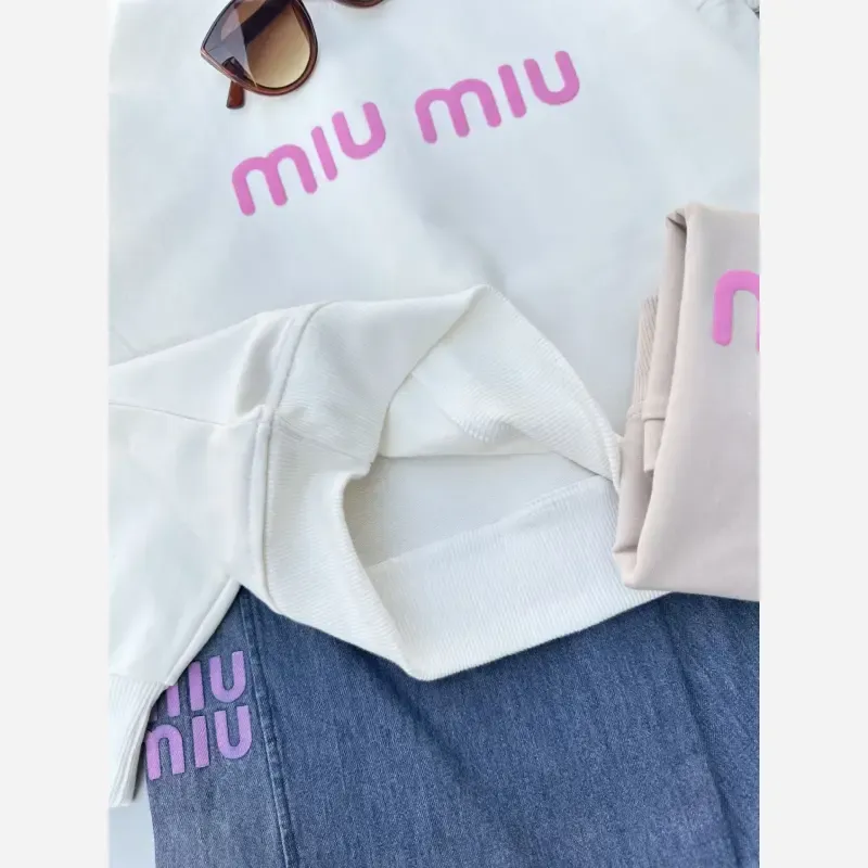 ست بلوز و شلوار لی دخترانه بچگانه طرح Miu Miu پاییزه دورس لاکرا سایز 45 تا 70 - تصویر 6
