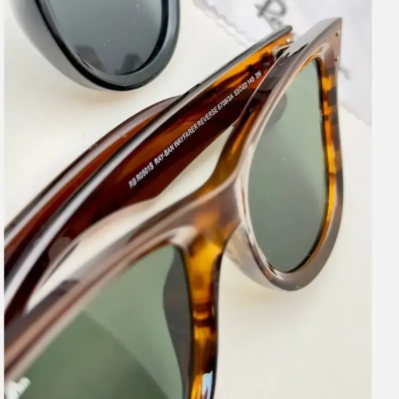 عینک آفتابی ری بن مدل ویفرر ریورس Ray-Ban RBR0502S با فریم کائوچویی و محافظت UV400 - تصویر 2