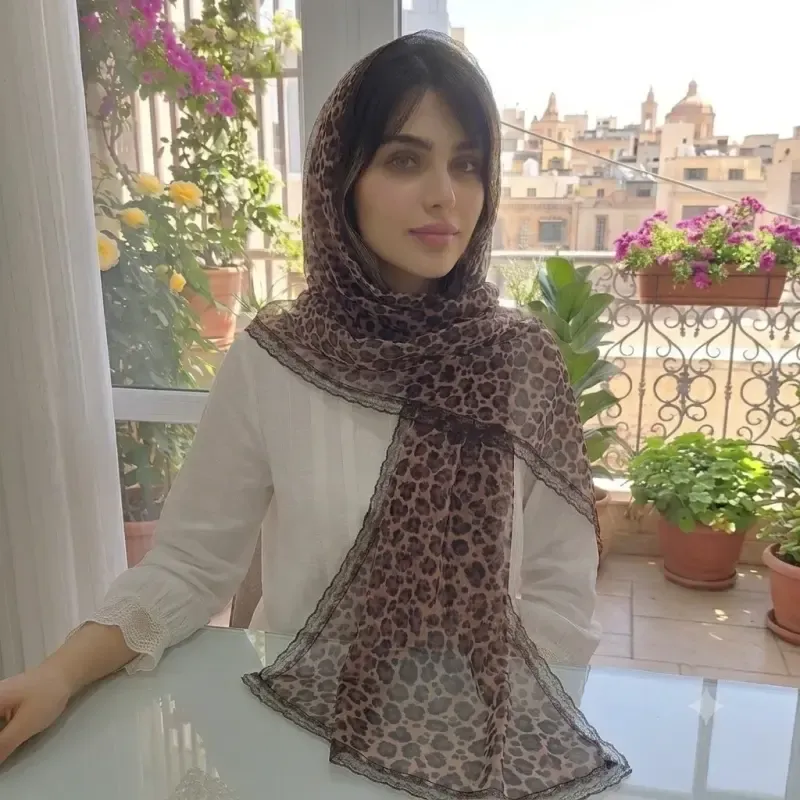 شال پلنگی قهوه ای دور دانتل و گیپور دوزی شده مناسب بهار و تابستان سایز 180 در 52 زنانه - تصویر 4