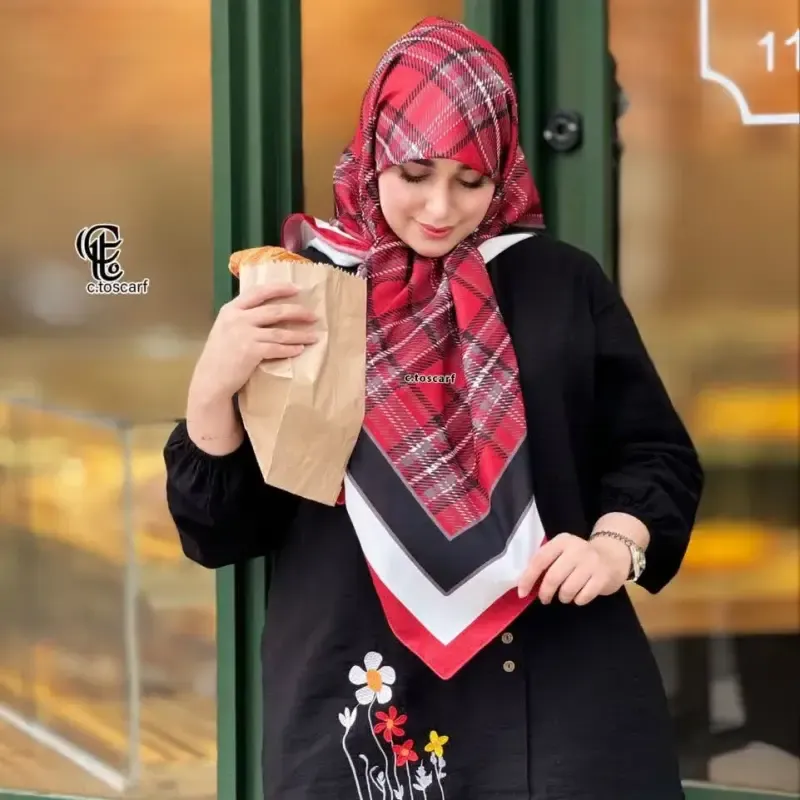 روسری نخی کاستوم طرح دنیز قواره 110 قرمز - تصویر 2